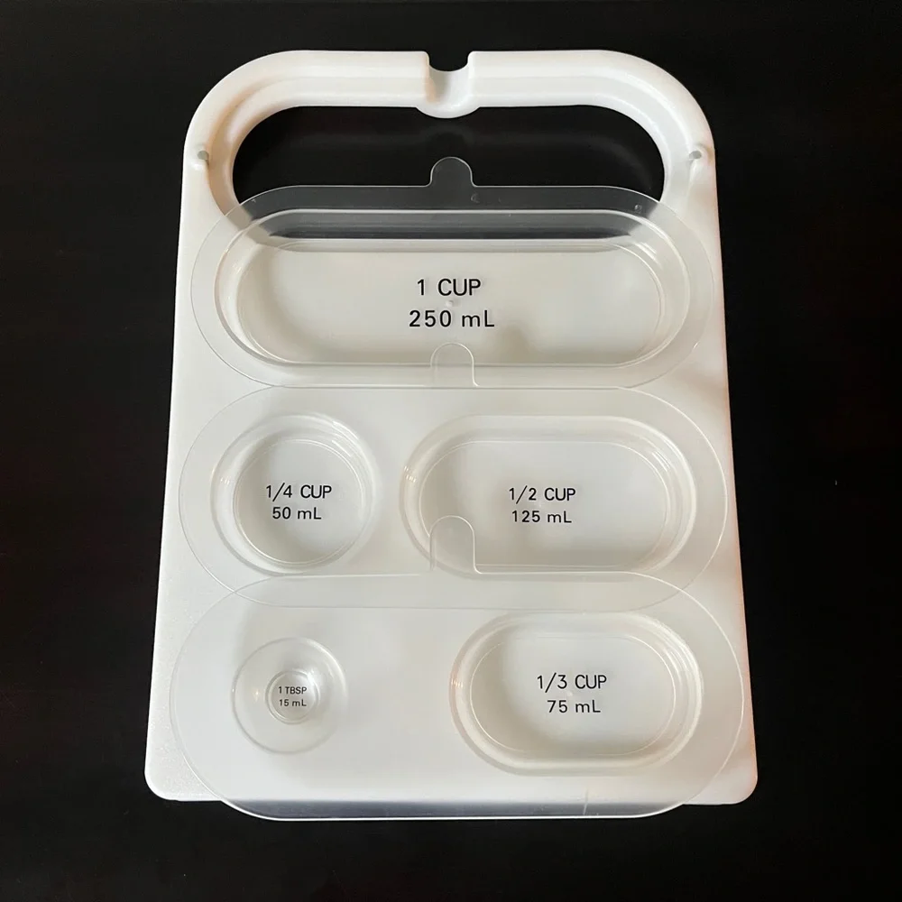 The Pampered Chef Cut & Measure White Cutting Board Snap In Clear Measuring Cups
